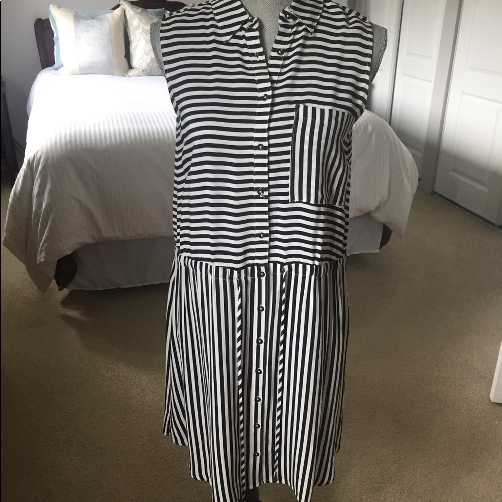 Dress - Picture 3 of 5